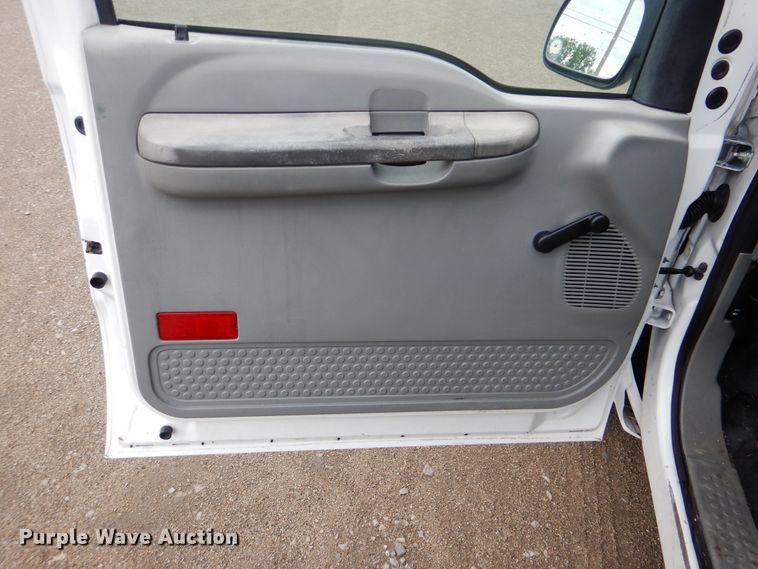 image for item GF9175 2004 Ford F250 Super Duty  pickup truck