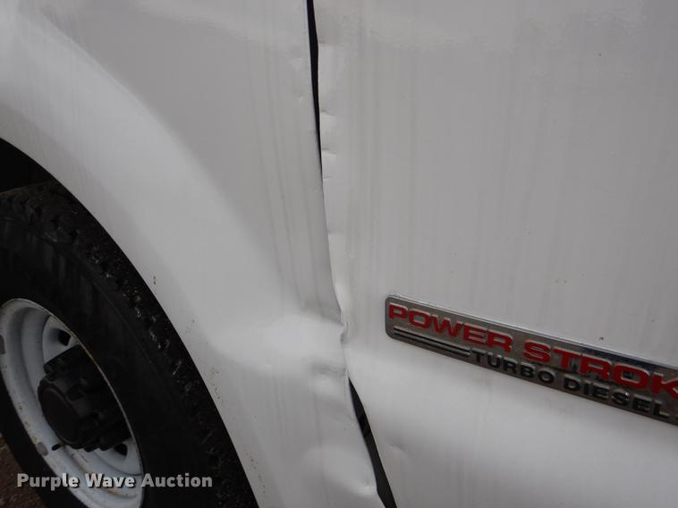 image for item GF9175 2004 Ford F250 Super Duty  pickup truck