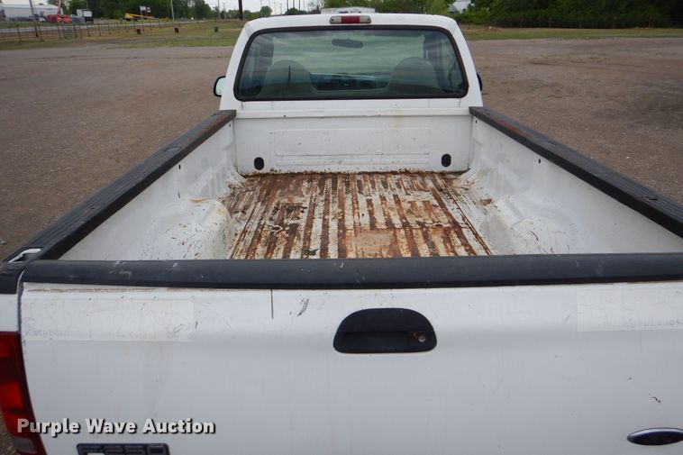 image for item GF9175 2004 Ford F250 Super Duty  pickup truck