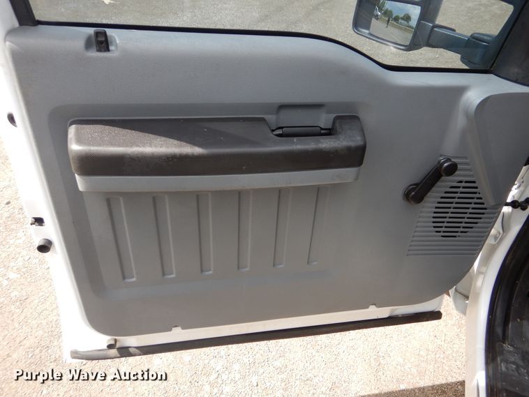 image for item GF9176 2011 Ford F250  utility bed pickup truck