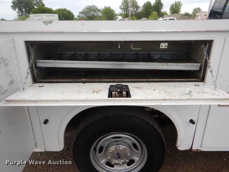 image for item GF9176 2011 Ford F250  utility bed pickup truck