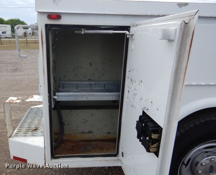 image for item GF9176 2011 Ford F250  utility bed pickup truck