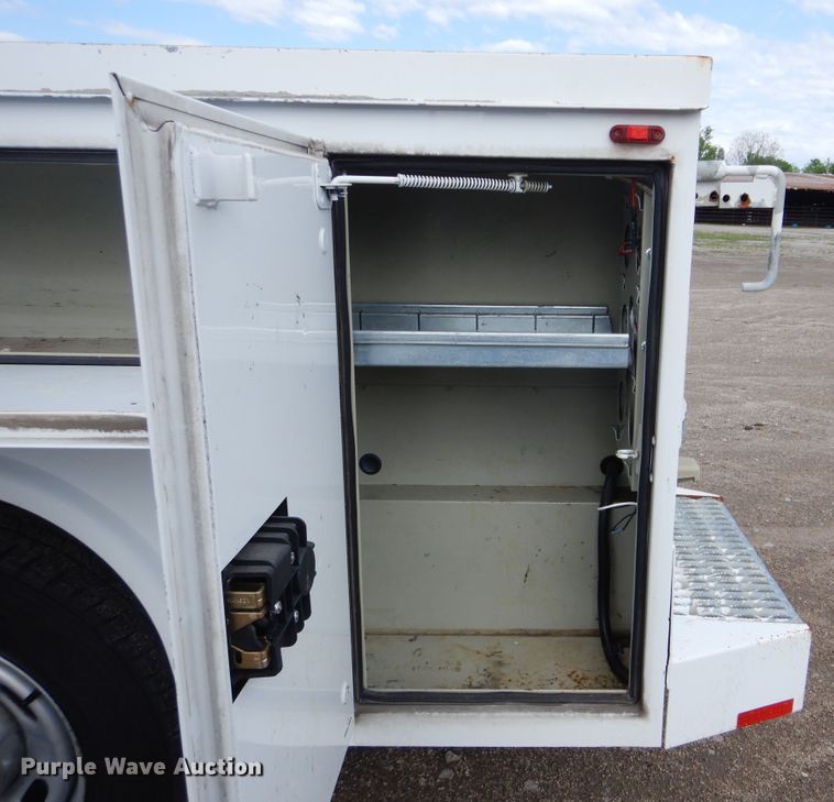 image for item GF9176 2011 Ford F250  utility bed pickup truck