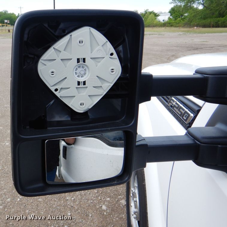 image for item GF9176 2011 Ford F250  utility bed pickup truck