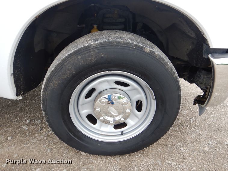 image for item GF9176 2011 Ford F250  utility bed pickup truck