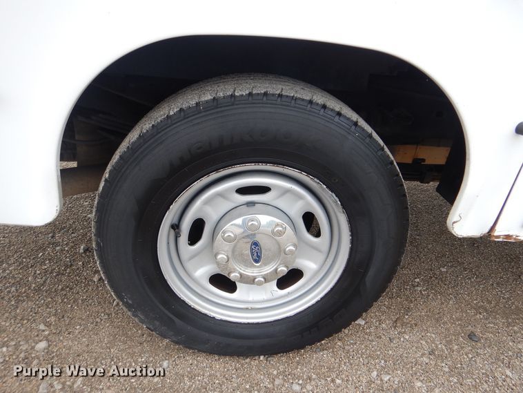 image for item GF9176 2011 Ford F250  utility bed pickup truck