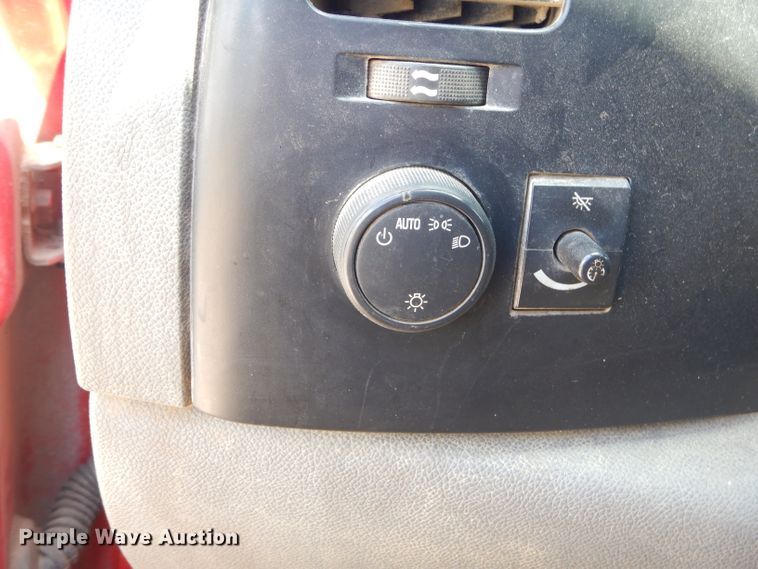 image for item GN9314 2008 Chevrolet Silverado 1500  Crew Cab pickup truck