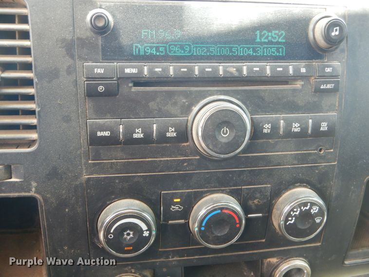 image for item GN9314 2008 Chevrolet Silverado 1500  Crew Cab pickup truck