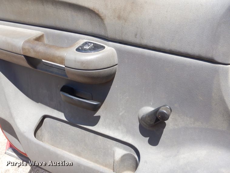 image for item GN9314 2008 Chevrolet Silverado 1500  Crew Cab pickup truck