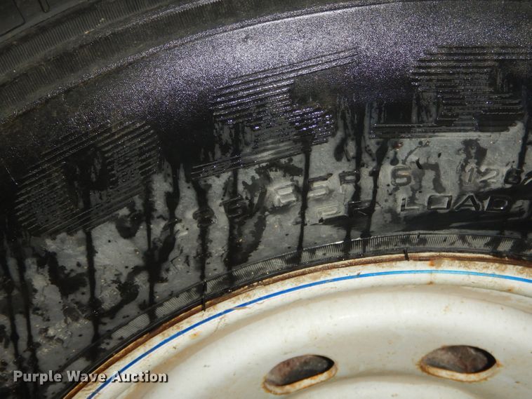 image for item GN9361 2015 Towmaster T-9DT tilt deck utility trailer