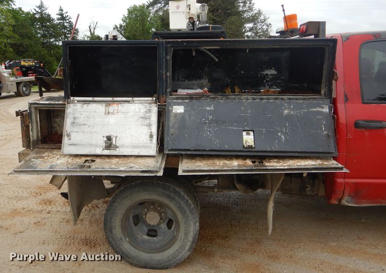 image for item GO9659 2003 Dodge Ram 3500  Quad Cab flatbed pickup truck