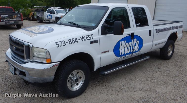 image for item GO9660 2004 Ford F350 Super Duty XLT  Crew Cab pickup truck