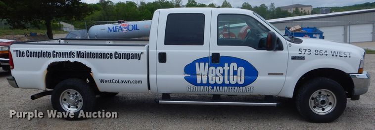 image for item GO9660 2004 Ford F350 Super Duty XLT  Crew Cab pickup truck