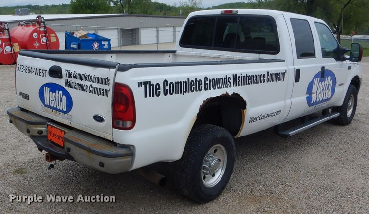 image for item GO9660 2004 Ford F350 Super Duty XLT  Crew Cab pickup truck