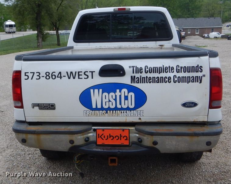 image for item GO9660 2004 Ford F350 Super Duty XLT  Crew Cab pickup truck