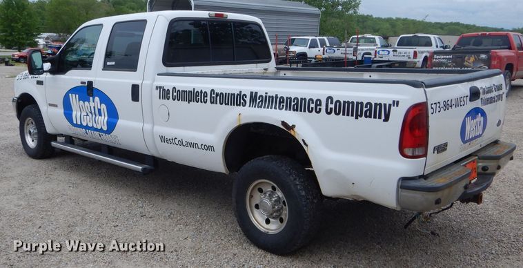 image for item GO9660 2004 Ford F350 Super Duty XLT  Crew Cab pickup truck