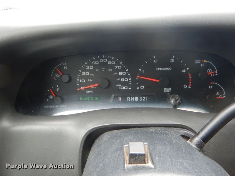 image for item GO9660 2004 Ford F350 Super Duty XLT  Crew Cab pickup truck