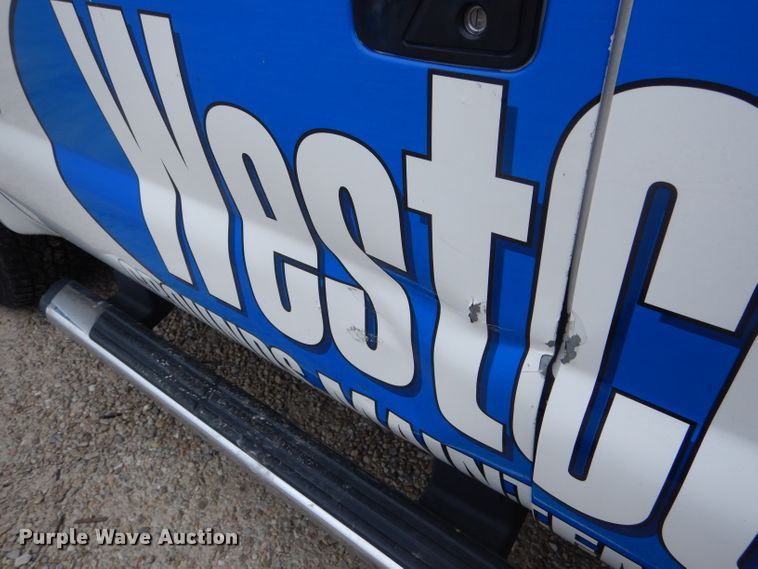 image for item GO9660 2004 Ford F350 Super Duty XLT  Crew Cab pickup truck