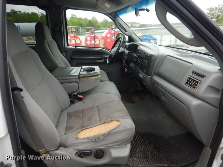 image for item GO9660 2004 Ford F350 Super Duty XLT  Crew Cab pickup truck