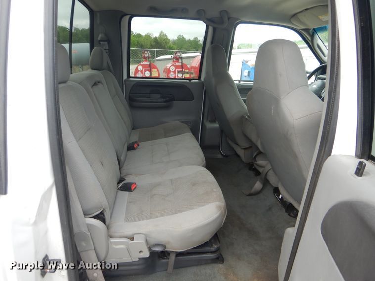 image for item GO9660 2004 Ford F350 Super Duty XLT  Crew Cab pickup truck