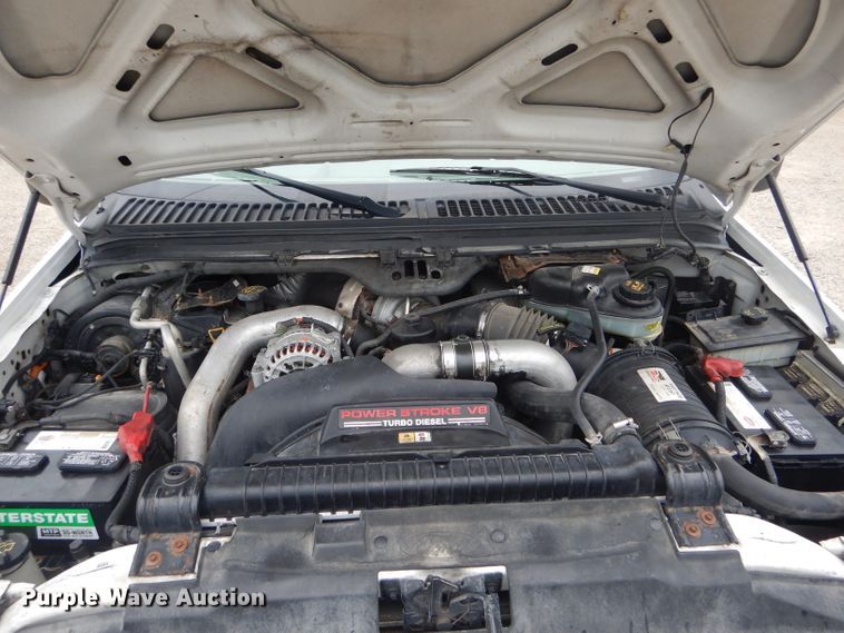 image for item GO9660 2004 Ford F350 Super Duty XLT  Crew Cab pickup truck