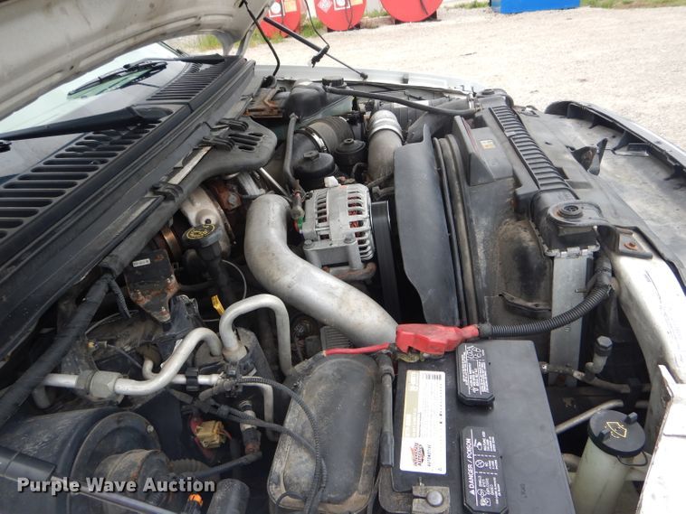 image for item GO9660 2004 Ford F350 Super Duty XLT  Crew Cab pickup truck