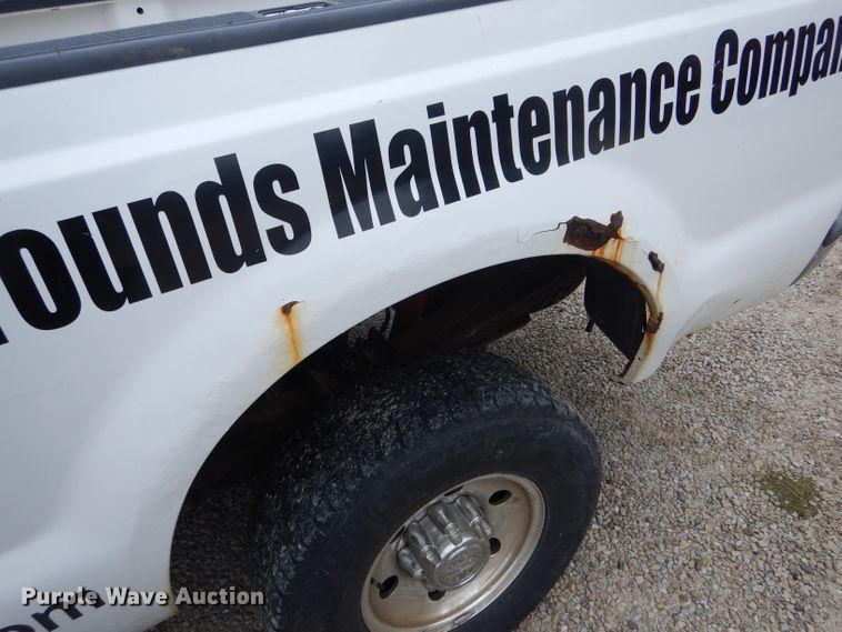 image for item GO9660 2004 Ford F350 Super Duty XLT  Crew Cab pickup truck