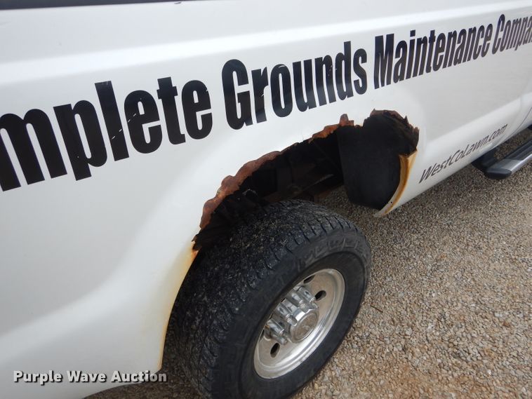 image for item GO9660 2004 Ford F350 Super Duty XLT  Crew Cab pickup truck