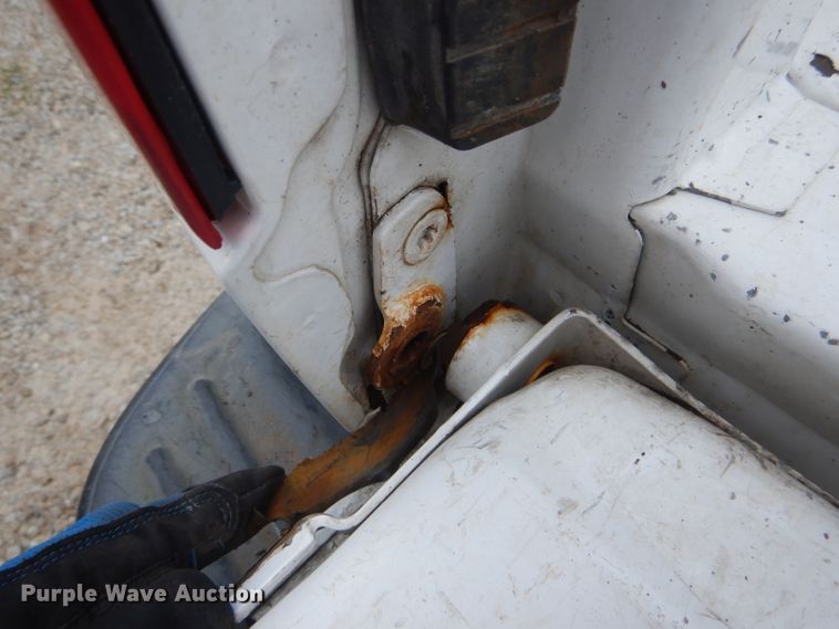 image for item GO9660 2004 Ford F350 Super Duty XLT  Crew Cab pickup truck