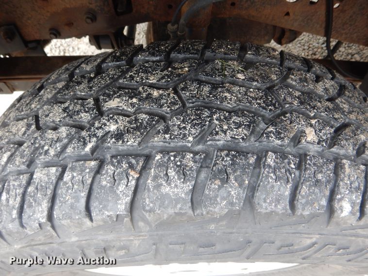 image for item GO9660 2004 Ford F350 Super Duty XLT  Crew Cab pickup truck