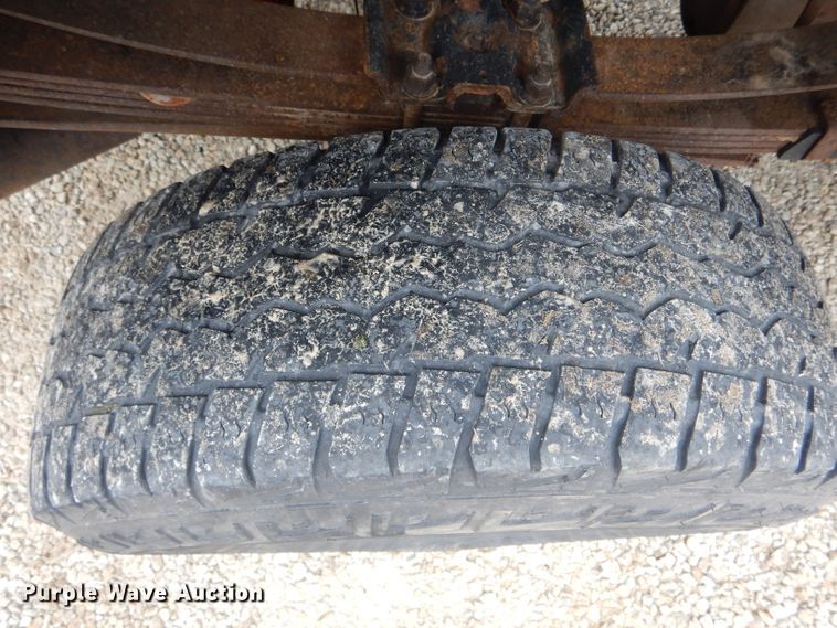 image for item GO9660 2004 Ford F350 Super Duty XLT  Crew Cab pickup truck