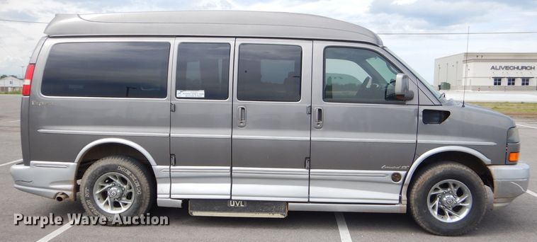 image for item GP9134 2008 GMC Savana G2500  handicap accessible van