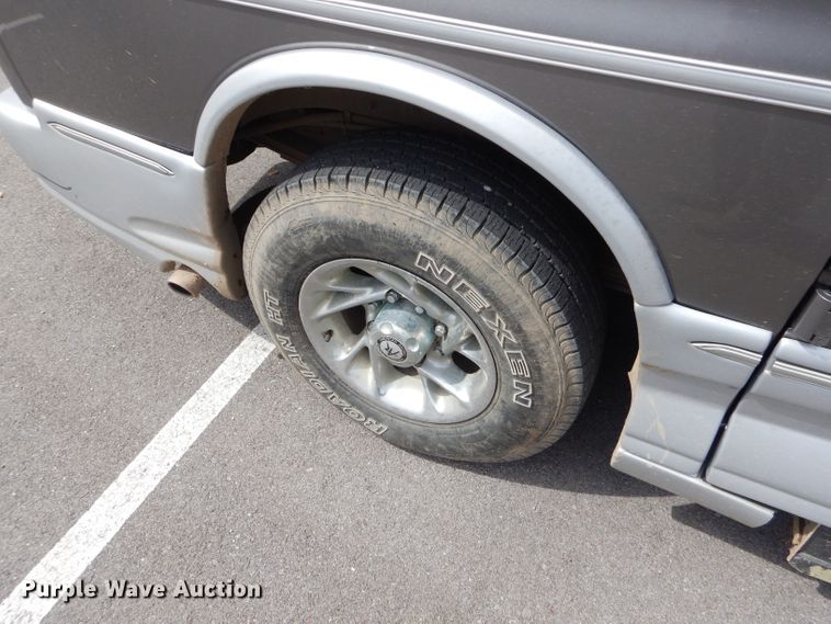 image for item GP9134 2008 GMC Savana G2500  handicap accessible van