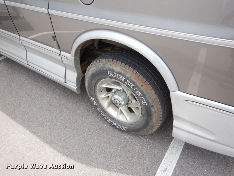 image for item GP9134 2008 GMC Savana G2500  handicap accessible van