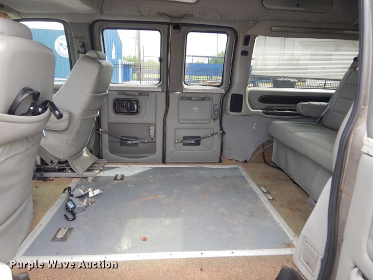 image for item GP9134 2008 GMC Savana G2500  handicap accessible van