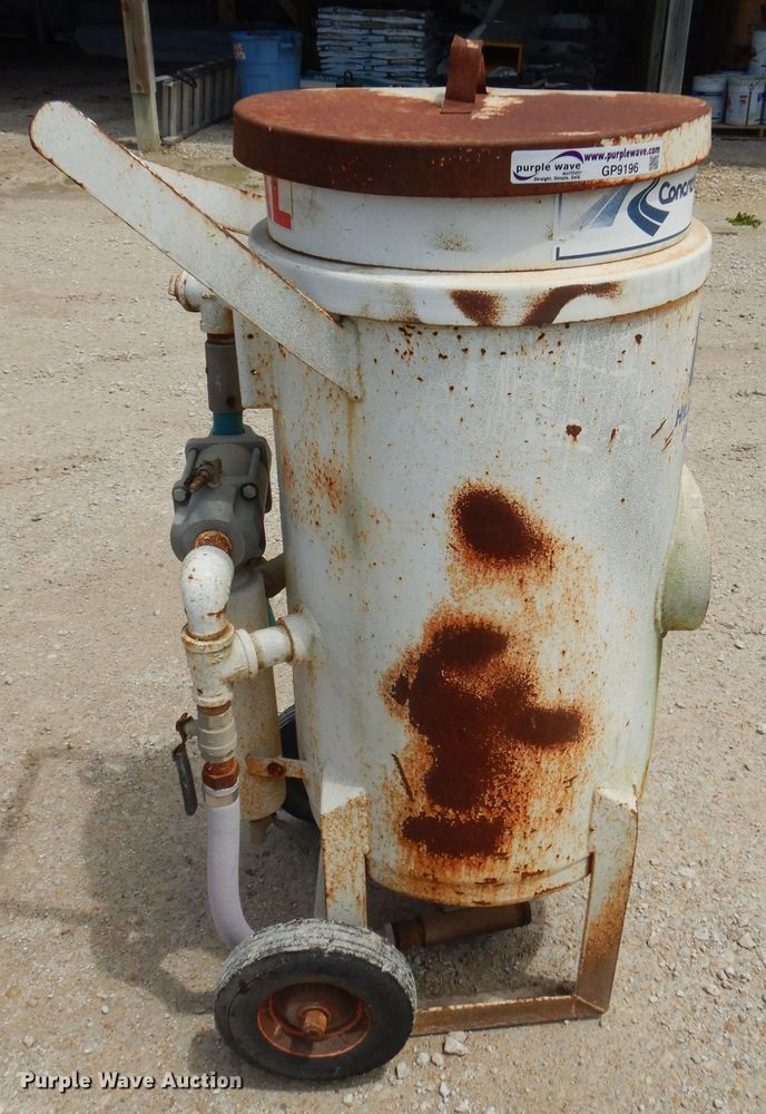 *1999 U.S. Filter/Schmidt sandblaster in Iola, KS Item GP9196 sold