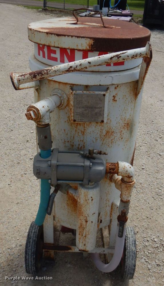 *1999 U.S. Filter/Schmidt sandblaster in Iola, KS Item GP9196 sold