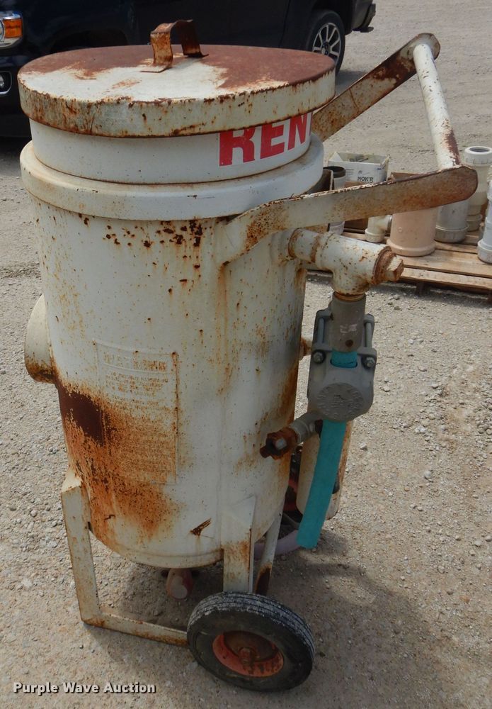 *1999 U.S. Filter/Schmidt sandblaster in Iola, KS Item GP9196 sold