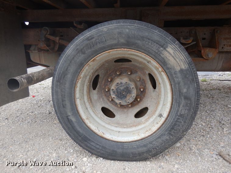 image for item GW9095 2006 Ford F450 Super Duty  flatbed truck