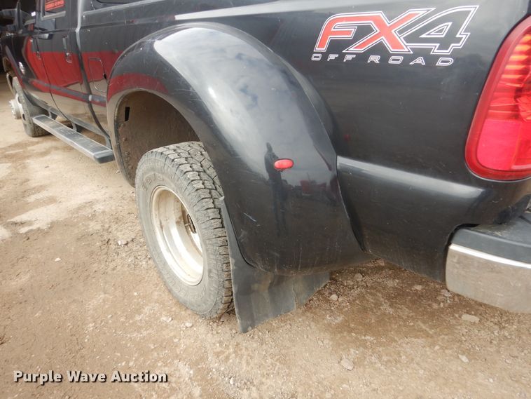 image for item GW9864 2012 Ford F350 Super Duty  Crew Cab pickup truck