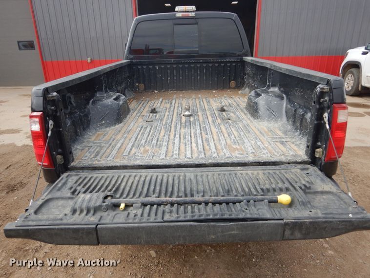 image for item GW9864 2012 Ford F350 Super Duty  Crew Cab pickup truck