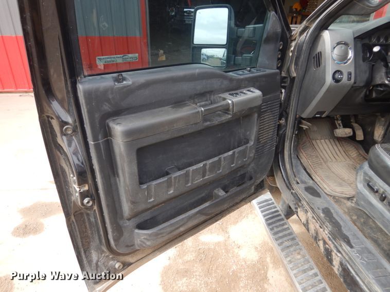 image for item GW9864 2012 Ford F350 Super Duty  Crew Cab pickup truck