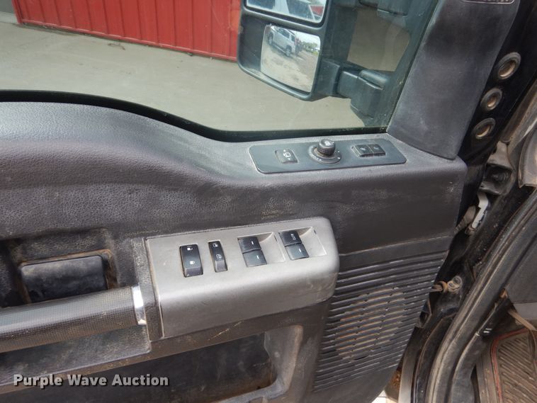 image for item GW9864 2012 Ford F350 Super Duty  Crew Cab pickup truck