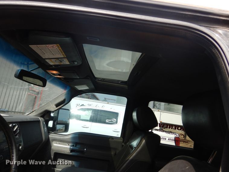 image for item GW9864 2012 Ford F350 Super Duty  Crew Cab pickup truck