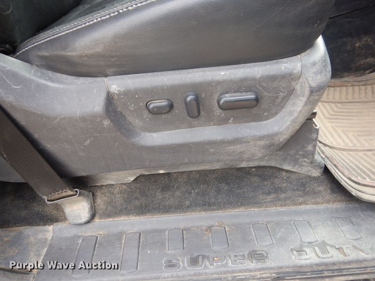 image for item GW9864 2012 Ford F350 Super Duty  Crew Cab pickup truck