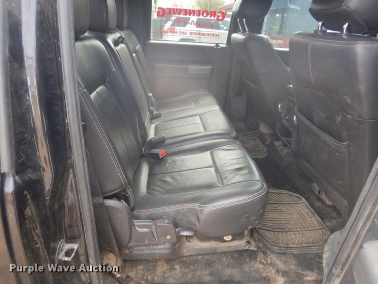 image for item GW9864 2012 Ford F350 Super Duty  Crew Cab pickup truck