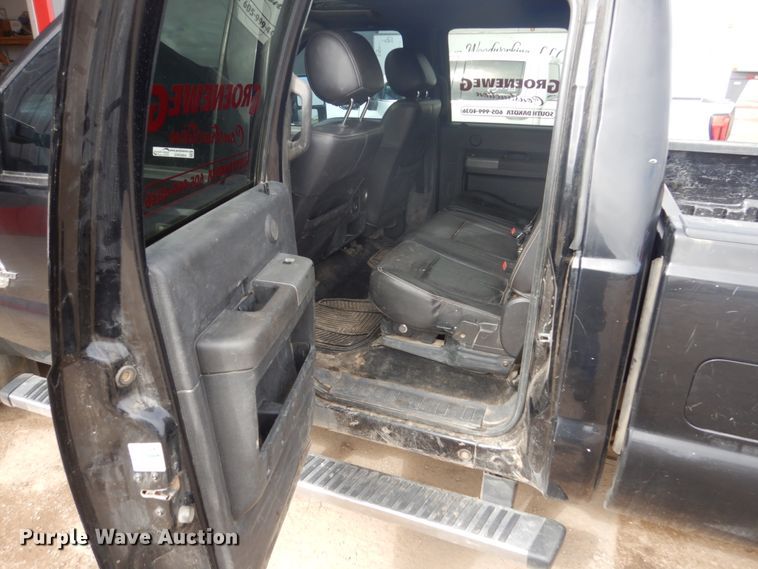 image for item GW9864 2012 Ford F350 Super Duty  Crew Cab pickup truck