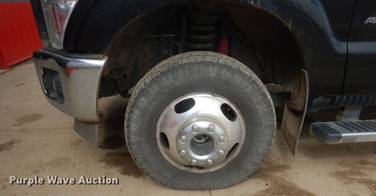 image for item GW9864 2012 Ford F350 Super Duty  Crew Cab pickup truck