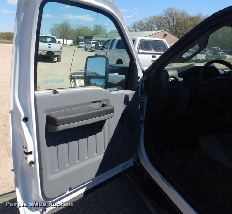 image for item GW9886 2013 Ford F350 Super Duty  pickup truck