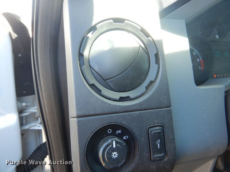 image for item GW9886 2013 Ford F350 Super Duty  pickup truck